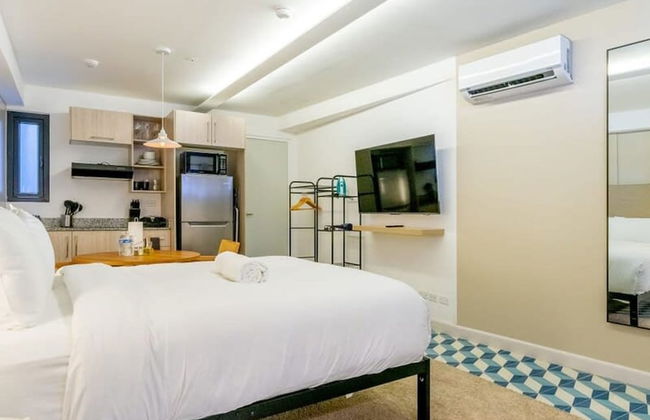 w Monochrome Loft in Santa Ana - Photo 2