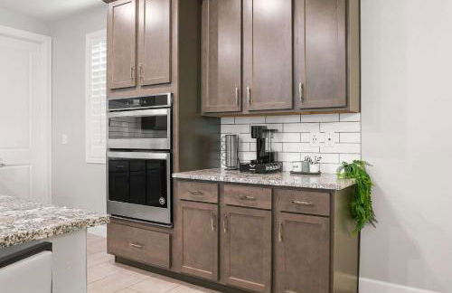 Luxe Goodyear Oasis Pool King Suite Grill - Foto 9