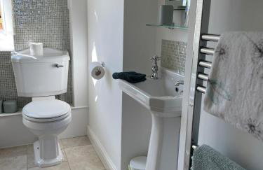 Luxury Three Bedroom Barn Conversion in Devon - Photo 17