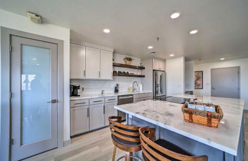 Balcony and Lake View Modern Condo in Monkey Island - Foto 10