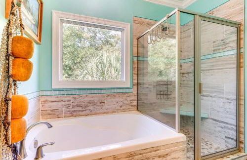 Waterfront Gulf Coast Home with Outdoor Oasis! - Foto 17