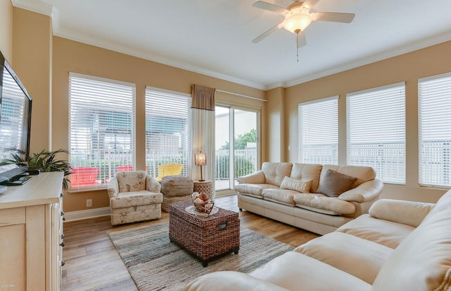 Comfortable Modern Condo with Amazing Ocean View from 750 sqft Balcony - Unit 0107 by RedAwning - Foto 10