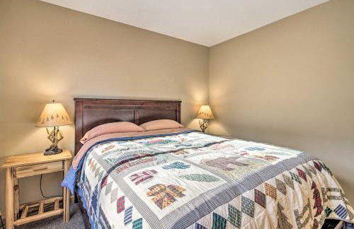 Breezy Point Cabin with Fire Pit - Walk to Lake - Foto 17