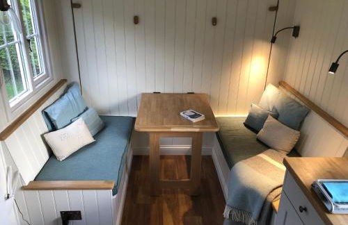 Green Valley, Cotswold stay with hamper - Photo 23