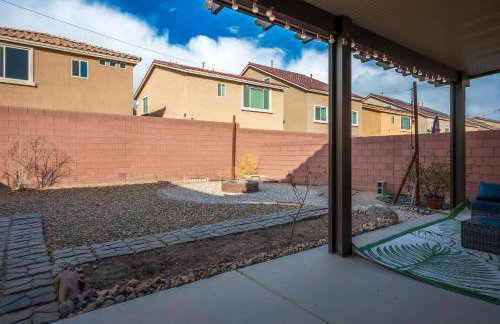 Relaxing Vegas Stay with BBQ & Games - Foto 63