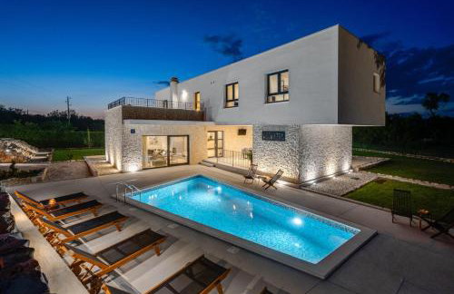 Modern Villa M30 with private pool, 3 en-suite bedrooms - Foto 1