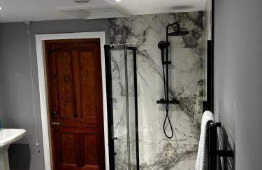 Rhianfa 4 bedroom house minutes walk from the beach - Photo 22