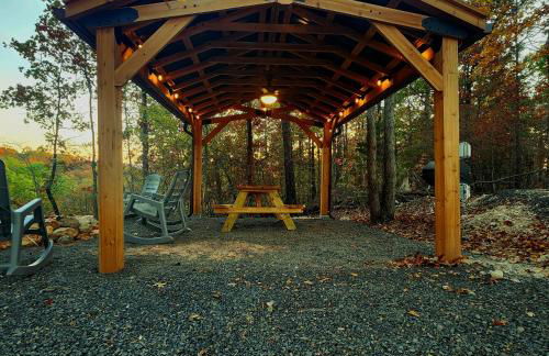 The Windstorm Cabin - Pet-friendly & a 2-person Jacuzzi hot tub! - Foto 35
