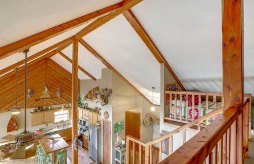 Deck and Fire Pit Waterfront Cabin in Greers Ferry! - Foto 16