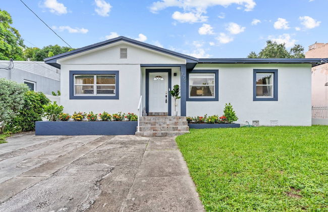 Arthaus- Fully Stocked Kitchen and Fenced Yard - Foto 30