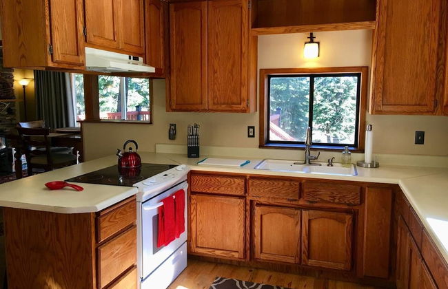 Mountain Pine Cabin - Sleeps 6 - Pet Friendly - Foto 9