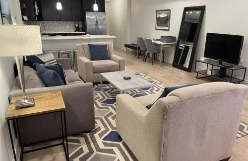 Luxe 2BD2BA Townhouse in Hip Area - Near Metro - Photo 4