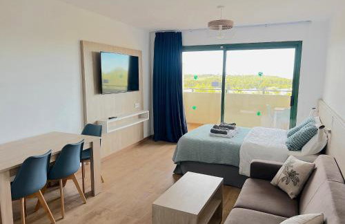 Sea View Apartment, spacious and renovated, 10 minutes to the beach, pool - Photo 2