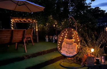 Romantic Swiss Cabin Hideaway & Hot Tub Spa Pool - Foto 20