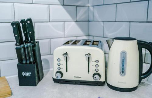 Oxford House by YourStays - Cosy Home in the Suburb of May Bank - Foto 17