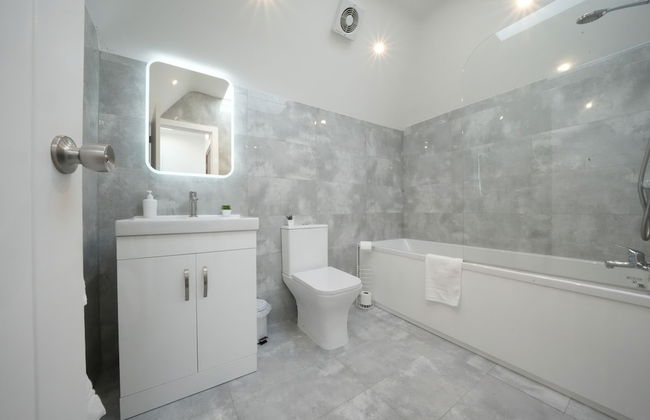 Heathrow Charge and Go - Photo 66