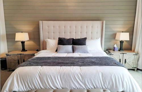 Magazine-Featured Mansion, Golf Green, Casino, etc - Foto 63