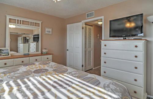 Beachfront St Petersburg Condo with Community Pool! - Foto 17