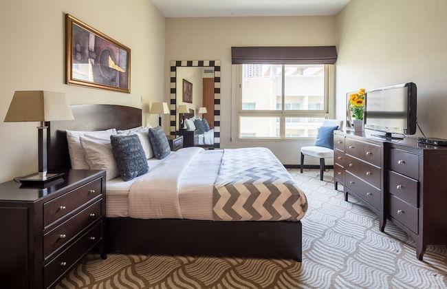 Spacious 1BR in The Greens! - Photo 3