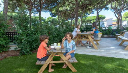 Aparthotel Las Palmeras Castelldefels - Photo 2