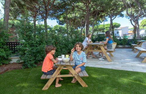 Aparthotel Las Palmeras Castelldefels - Photo 2