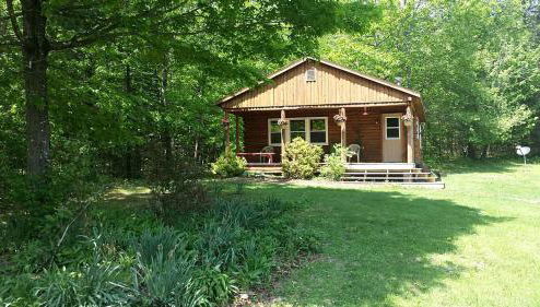 Charming Cabin Rental with Private Front Deck near Bangor, Maine - Foto 1