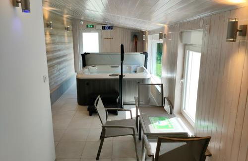 Gîte 1804 Montagnes du Jura avec Spa et Sauna classé 3 étoiles - Foto 26