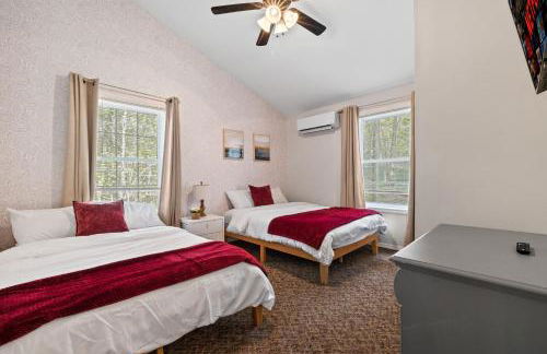 Pocono Lake Escape, includes Golf Cart, Firepit - Foto 29