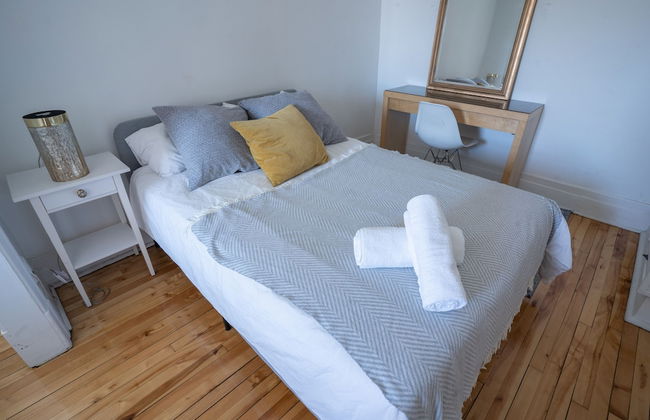 Stunning 2 Bedroom Apt! 3mins Walk From CDN Metro - Foto 9