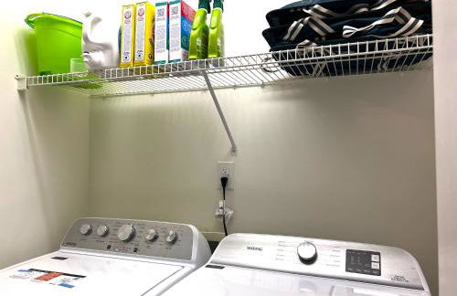 3 BR w/ King Bed, Standing Desk, Ping Pong, Arcade - Foto 30