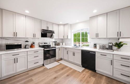 Newly Remodeled Hilltop 4B Retreat with Gym - Foto 18