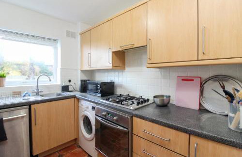 Neat 2 bedroom ground floor flat - Foto 4
