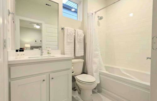 TMC 3-Story Townhome FREE EV Charge - Foto 20