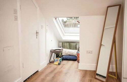 Newly Renovated Modern 4 Bed 3 Bath Apartment London - Foto 18