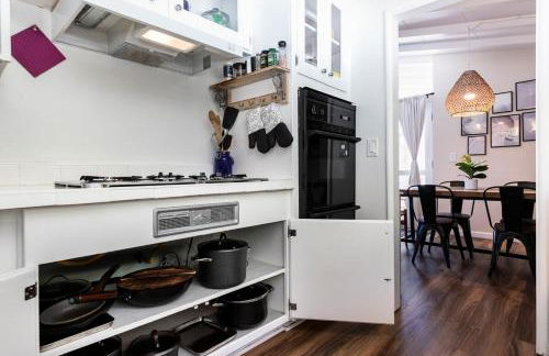 SoCal Retreat with Pool and Spacious Backyard - Foto 13