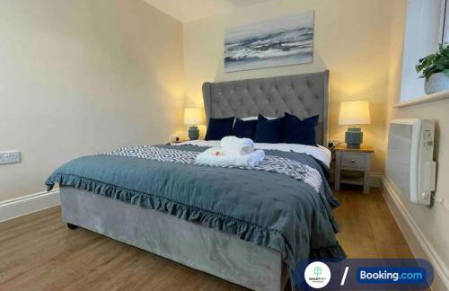 Modern 1 bedroom flat with free parking - Photo 10