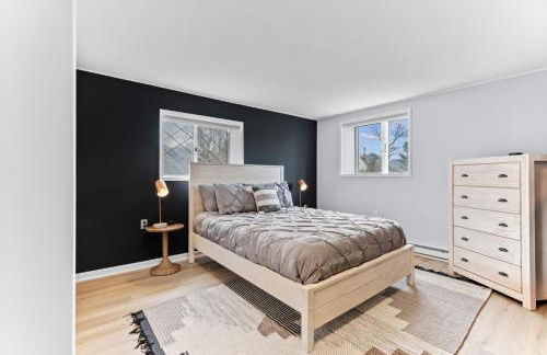 Walk to the Beach - Modern Home with FirePit and Bikes - Foto 41