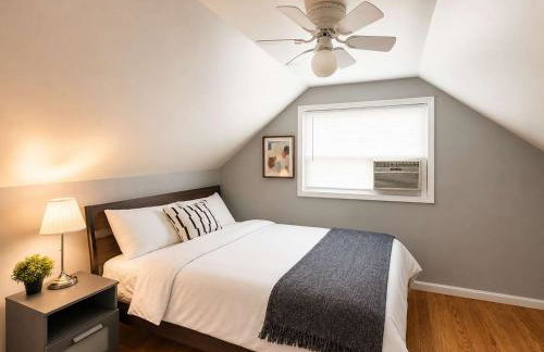 Enchanting historic townhouse by CozySuites - Foto 13