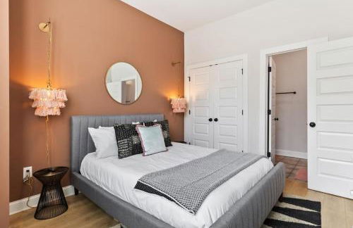 Upscale Townhome 3 miles to Downtown with 2 Car Garage - Foto 26