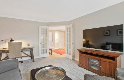 Gorgeous Creek Side Ranch-Style Estate With Dock - Foto 19