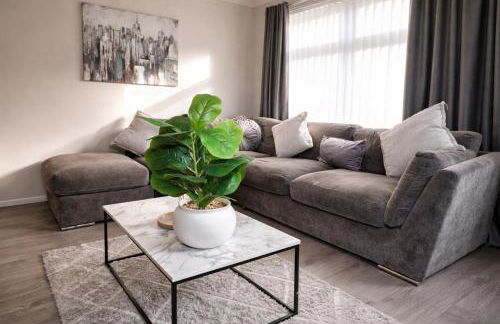 Spacious 3-Bed House with Private Yard - Foto 7