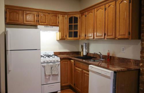 Family Friendly 4BR 2BA in Prime NYC Location - Foto 9