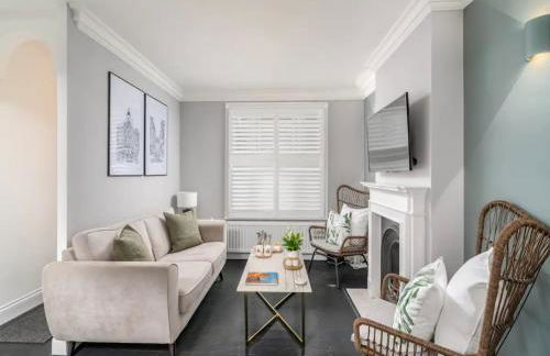 Pass the Keys Luxury 2 Bedroom Townhouse in Central St Albans - Photo 1