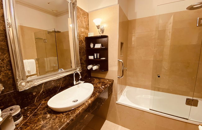 Royal Albert Hotel - Photo 79