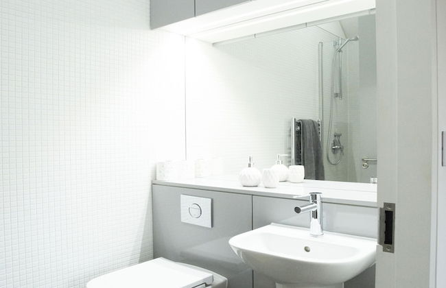 Stylish modern home in Manchester city centre with parking - Photo 47