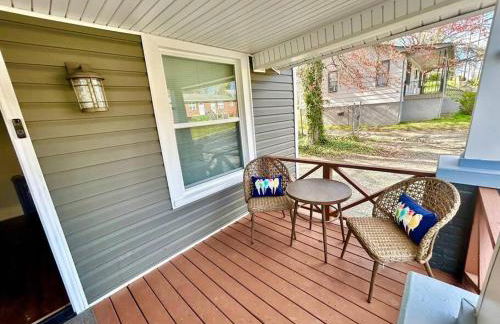 Downtown Charm, 3 Bdr, Near Rest and Bars - Photo 8