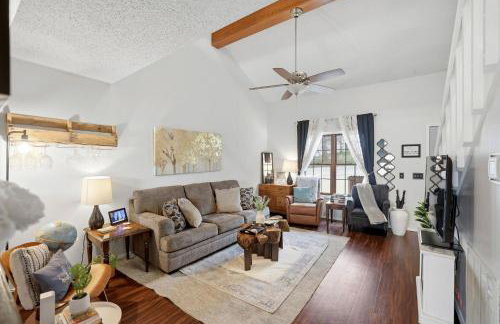 Holiday Island Escape w/ Panoramic Lake Views - Foto 1