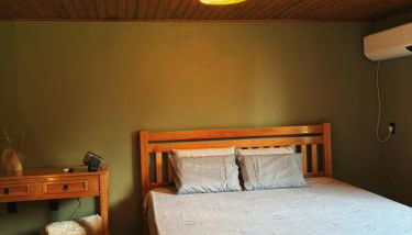 Recanto do Tabuleiro chalé com hidro, lareira, churrasqueira e cozinha perto de floripa - Foto 2