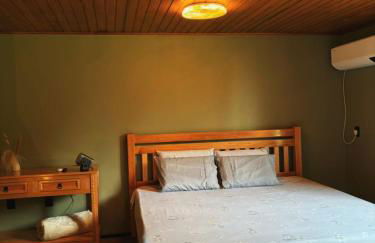 Recanto do Tabuleiro chalé com hidro, lareira, churrasqueira e cozinha perto de floripa - Photo 2