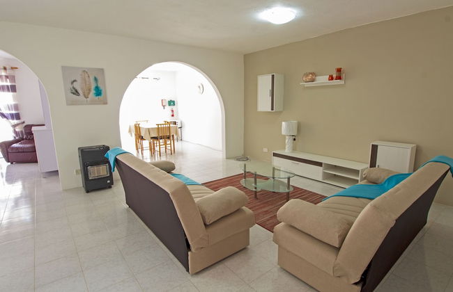 Maltarent Sunshine Apartments - Photo 1